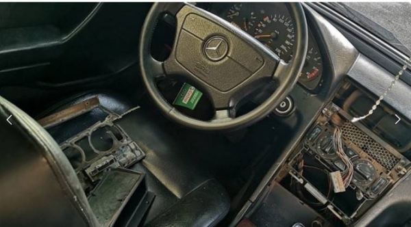 HOY / Detienen a menor por romper ventanilla y robar un autoradio