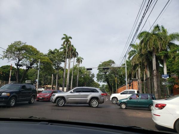 Multas por “bocinazos” indebidos llegan a 337.800 guaraníes, dicen desde Policía Municipal de Tránsito de Asunción - La Primera Mañana - ABC Color
