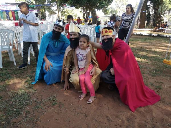 Festejan día de Reyes en Hogar Infantil Santa Teresita