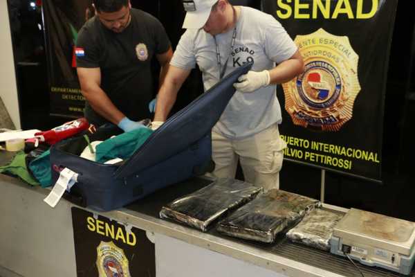 Intentó viajar con casi 8 kilos de cocaína y quedó detenida en aeropuerto