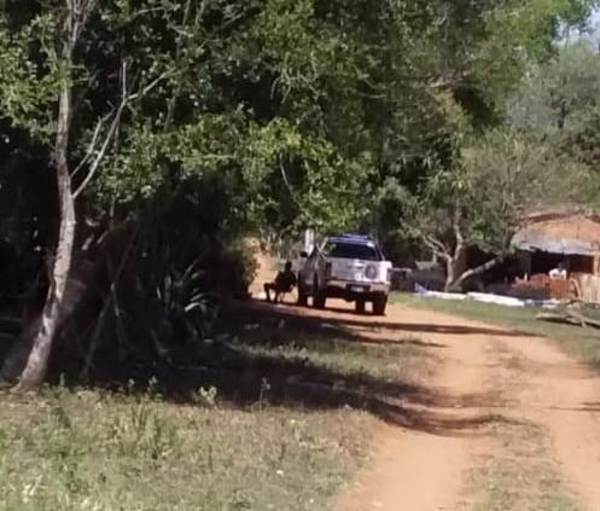 Policías abandonan su jurisdicción para ir a tomar tereré con una dama •