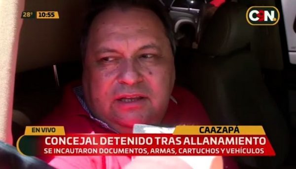 Concejal detenido afirma que tiene armas para defenderse