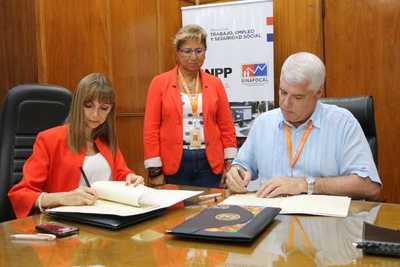 Acuerdan insertar en obras públicas a jóvenes y adultos capacitados por la cartera de Trabajo | .::Agencia IP::.