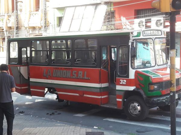 Buses chatarras siguen apeligrando impunemente a ciudadanos en Asunción - Nacionales - ABC Color