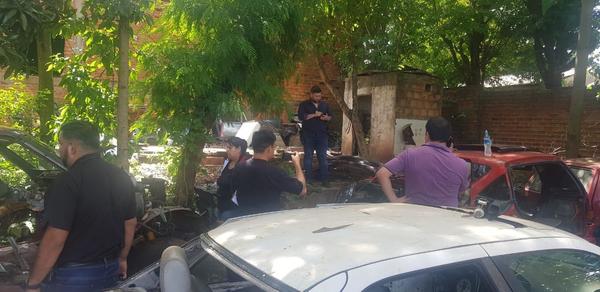 Recuperan dos camionetas robadas en Presidente Franco - ADN Paraguayo
