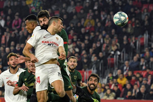 Sevilla y el Athletic igualan en un espeso partido