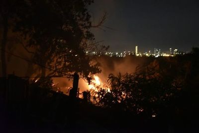 Incendio de basural camino el club Mbiguá - Nacionales - ABC Color