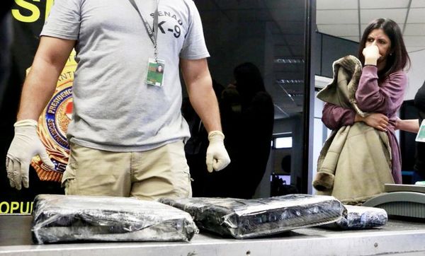 Incautan en aeropuerto alijo de casi 8 kg. de cocaína que iba en equipaje - Judiciales y Policiales - ABC Color