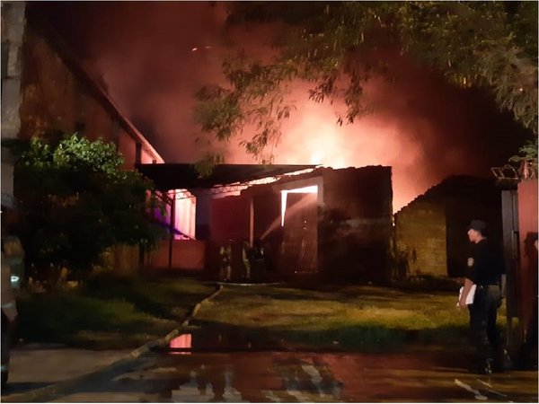 Incendio de depósito deja millonaria pérdida en Asunción