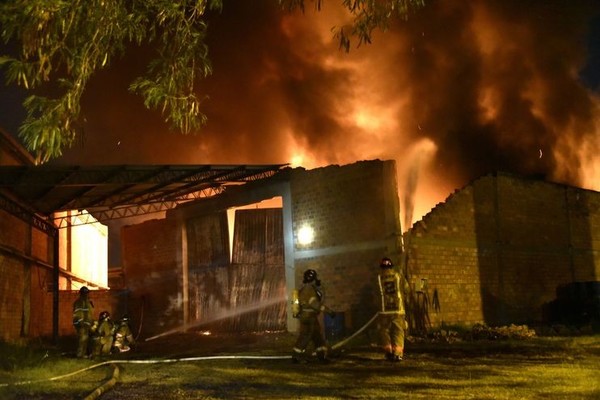 Incendio de grandes proporciones en Trinidad