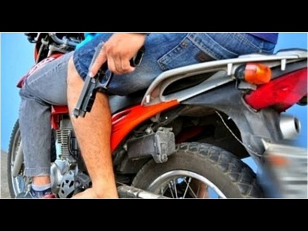 MOTOCHORROS ASALTAN A HUMILDE TRABAJADOR EN PUERTO TRIUNFO