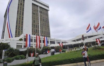 Edil dice que 7.200 funcionarios en Comuna no son suficientes - Nacionales - ABC Color