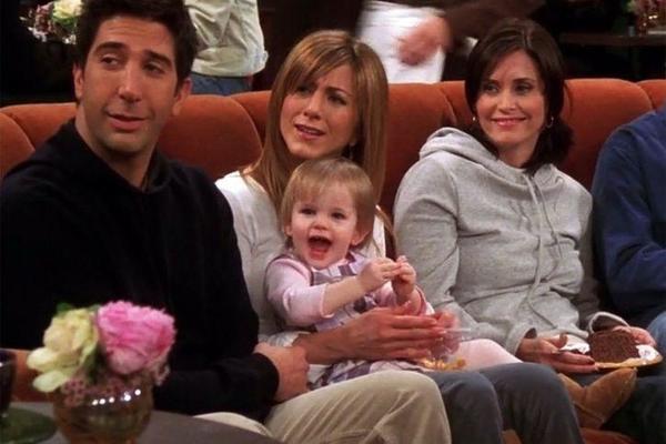 Emma, la hija de Ross y Rachel en la serie Friends, finalmente se despertó de su siesta
