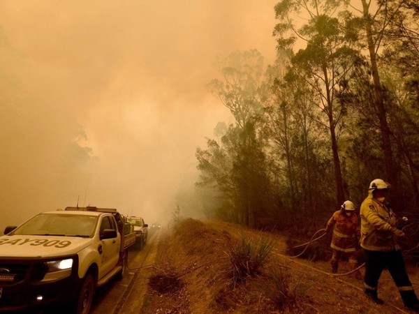 Mueren dos personas en otra jornada catastrófica de incendios en el sur de Australia