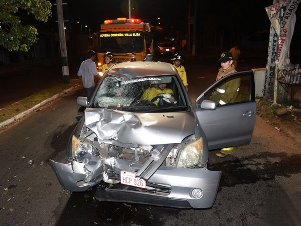 Conductor de auto huye tras arrollar a motociclista en Villa Elisa