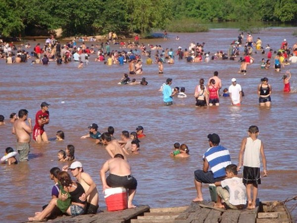 Advierten sobre aguas contaminadas y piletas de concentración masiva