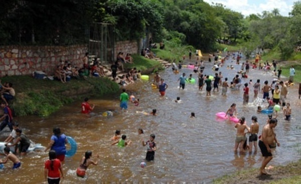 Arroyos contaminados y piletas de concentración masiva pueden ser foco de infecciones