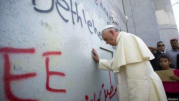 El papa llama a la paz en plenas tensiones entre Estados Unidos e Irán