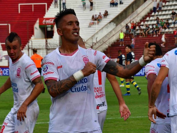 Lucas Barrios deja Huracán y busca nuevo destino