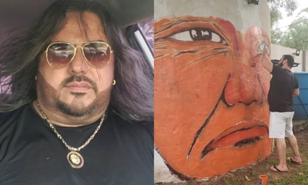 Raimundo Fernández y un mural dedicado a los nativos