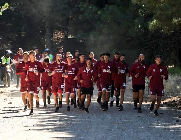 Los hinchas de River Plate “participan” de la pretemporada del club