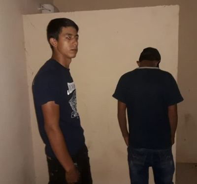 Detienen a dos jóvenes por robo agravado en Liberación - Nacionales - ABC Color