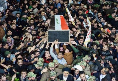 Miles de personas en Irak piden venganza contra EEUU