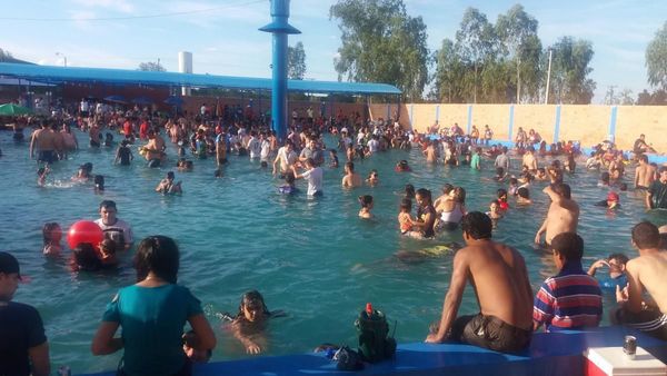 Piscinas con concentración masiva de bañistas son focos de infección, advierten - ADN Paraguayo