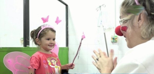 Los Payasonrisas llevaron alegría a niños del Hospital Barrio Obrero | Noticias Paraguay