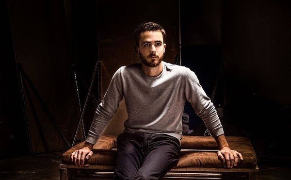HOY / Iván Zavala presenta su nuevo corte musical "Cortar por lo sano"