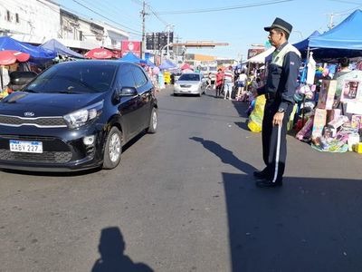 Carril de Eusebio Ayala en el Mercado 4, cerrado desde mediodía por Reyes - Nacionales - ABC Color