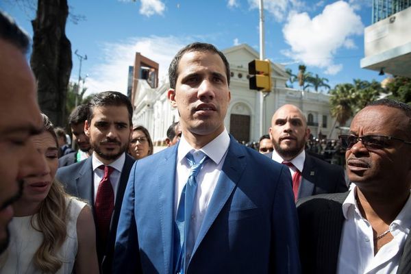 Guaidó lidera sesión con parlamentarios opositores en sede de periódico - Mundo - ABC Color