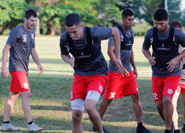 Olimpia adquiere a dos jugadores y los cede a San Lorenzo