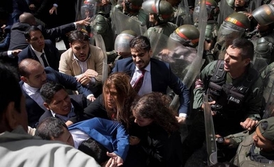 HOY / Paraguay condena "represión violenta" contra diputados opositores en Venezuela
