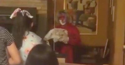 Apareció de payaso en cumple de su hija