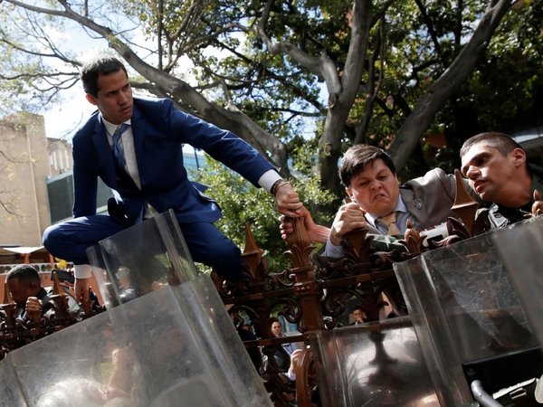 Guaidó,  reelecto titular de Asamblea   tras una maniobra  para destituirlo