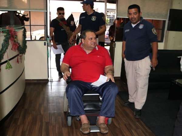 Juez ordena prisión en Tacumbú de concejal Adaro y otros 3 imputados
