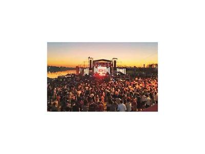 En edición número 32,  Fiesta Hawaiana   congregó a miles