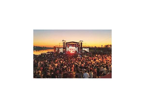 En edición número 32, Fiesta Hawaiana congregó a miles