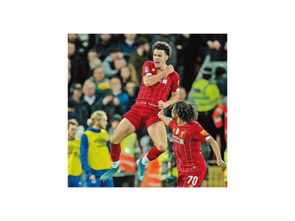 Un golazo le da la victoria al Liverpool