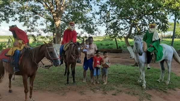 Reyes Magos entregaron juguetes a niños de una población rural de Yby Yaú