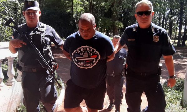 Cae hombre con orden de captura en Brasil, tenía consigo varios vehículos
