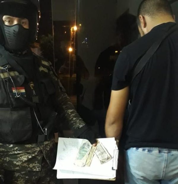 Hombre intentó sobornar a policías
