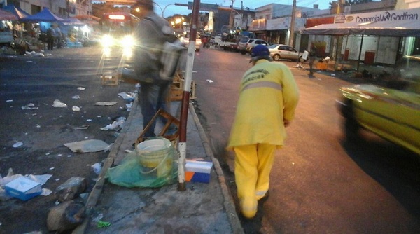 Recogen 120.000 kilos de basura en el Mercado 4, tras el paso de los reyes