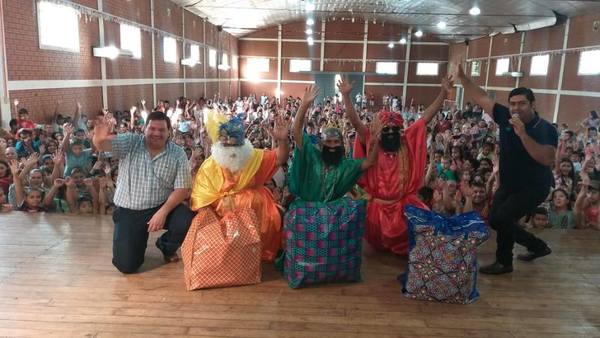 LOS REYES MAGOS LLEGARON AL DISTRITO DE FRAM