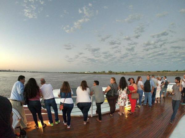 “Ferry del Chaco” inició sus travesías comerciales entre Villa Hayes y Asunción - ADN Paraguayo