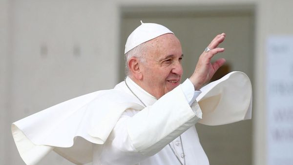 El papa llama a pedir a Dios por el don de la paz