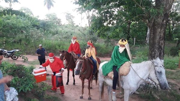 Niños en Yvy Ya´u vieron llegar a caballo a los Reyes Magos
