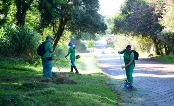 Municipalidad de CDE limpia las áreas habitacionales