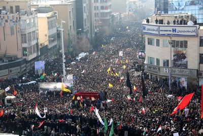 Marea humana en Teherán para rendir homenaje al general Soleimani